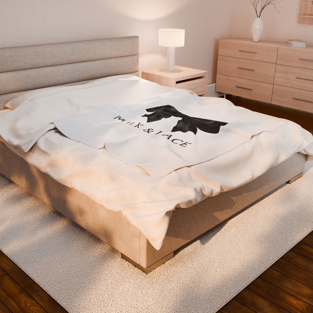 Velveteen Plush Blanket — Luxury Soft Feminine Throw